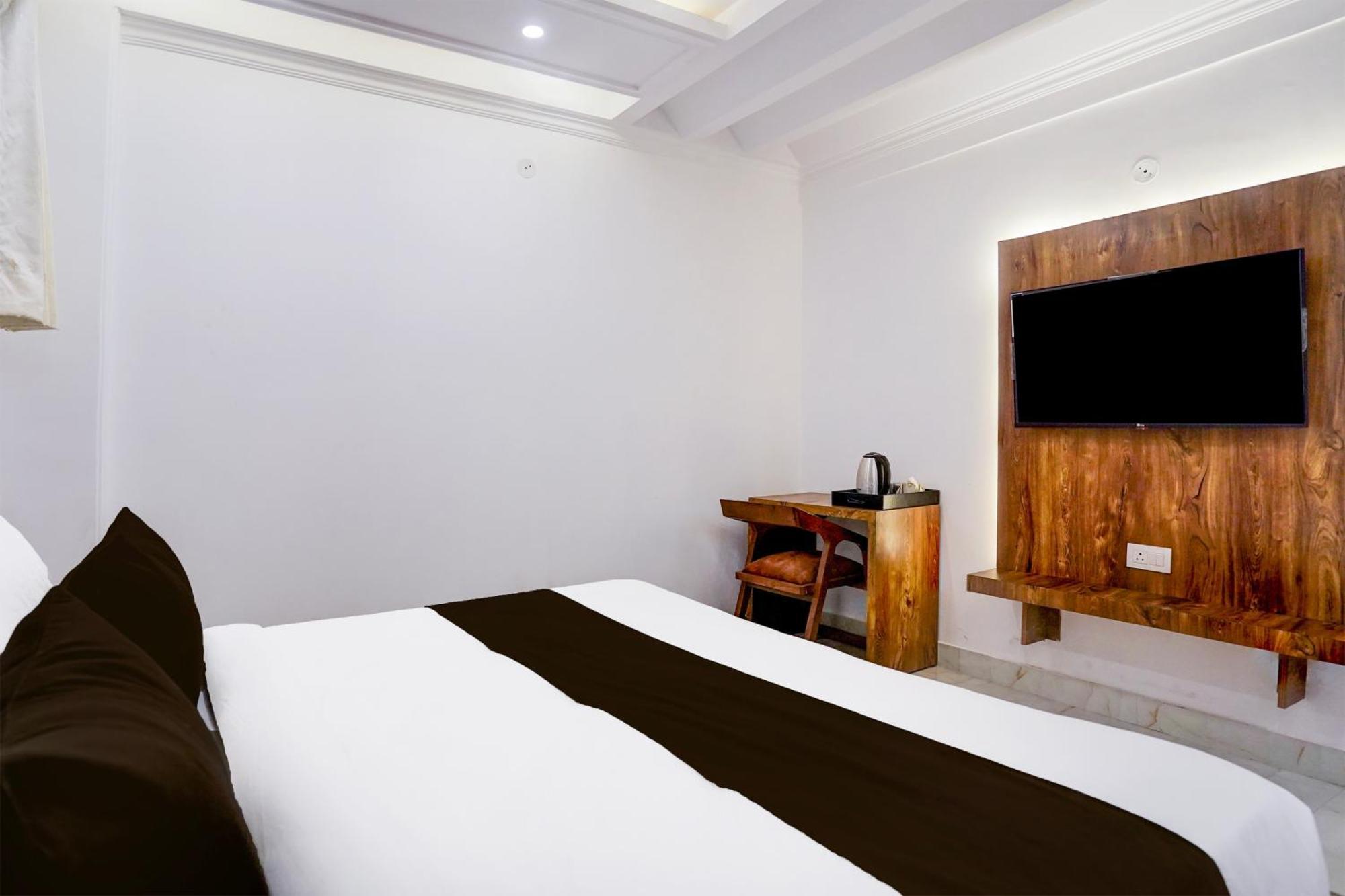 Townhouse Hotel Grand Emporio By Sbg Near Vaishali Metro Station Ghaziabad Zewnętrze zdjęcie