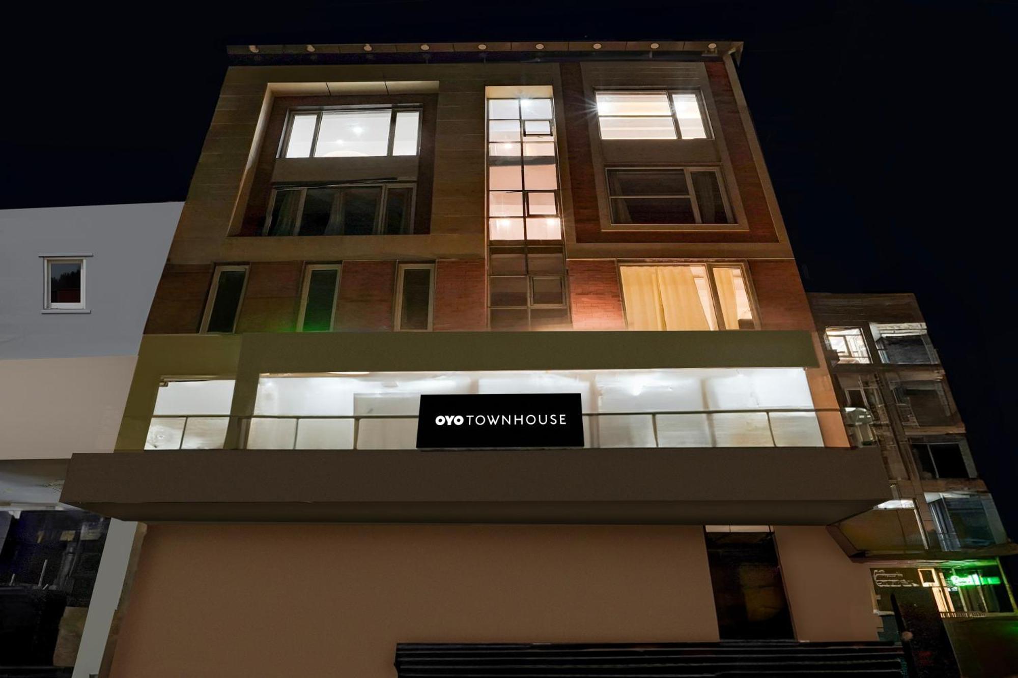 Townhouse Hotel Grand Emporio By Sbg Near Vaishali Metro Station Ghaziabad Zewnętrze zdjęcie