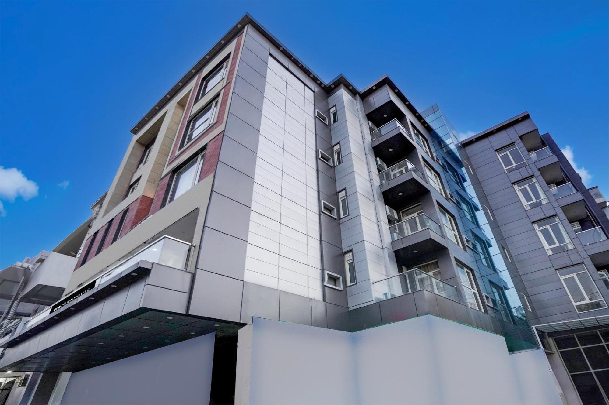 Townhouse Hotel Grand Emporio By Sbg Near Vaishali Metro Station Ghaziabad Zewnętrze zdjęcie