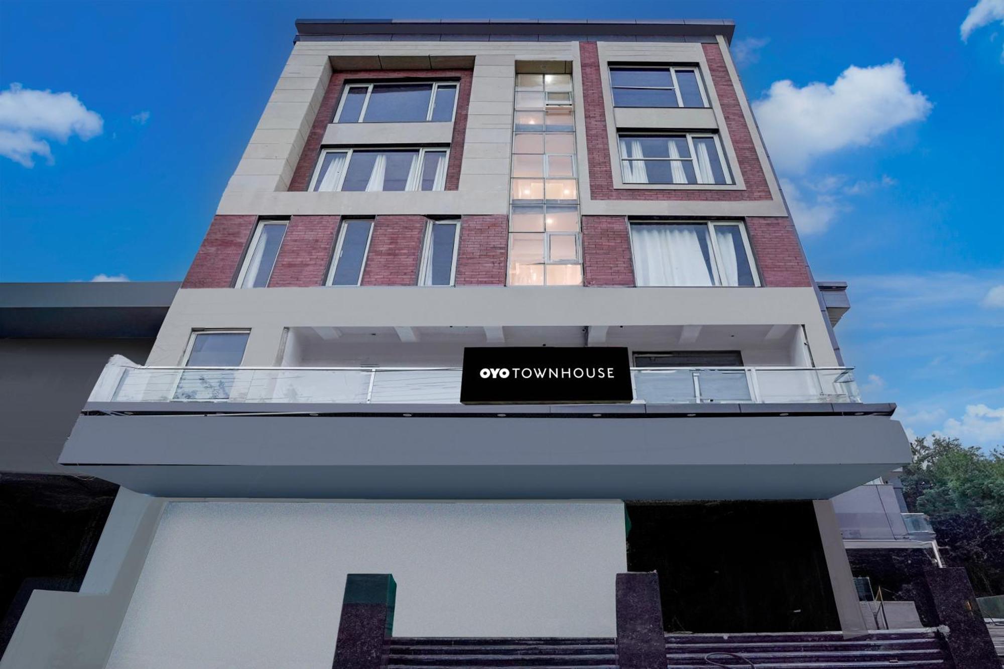 Townhouse Hotel Grand Emporio By Sbg Near Vaishali Metro Station Ghaziabad Zewnętrze zdjęcie