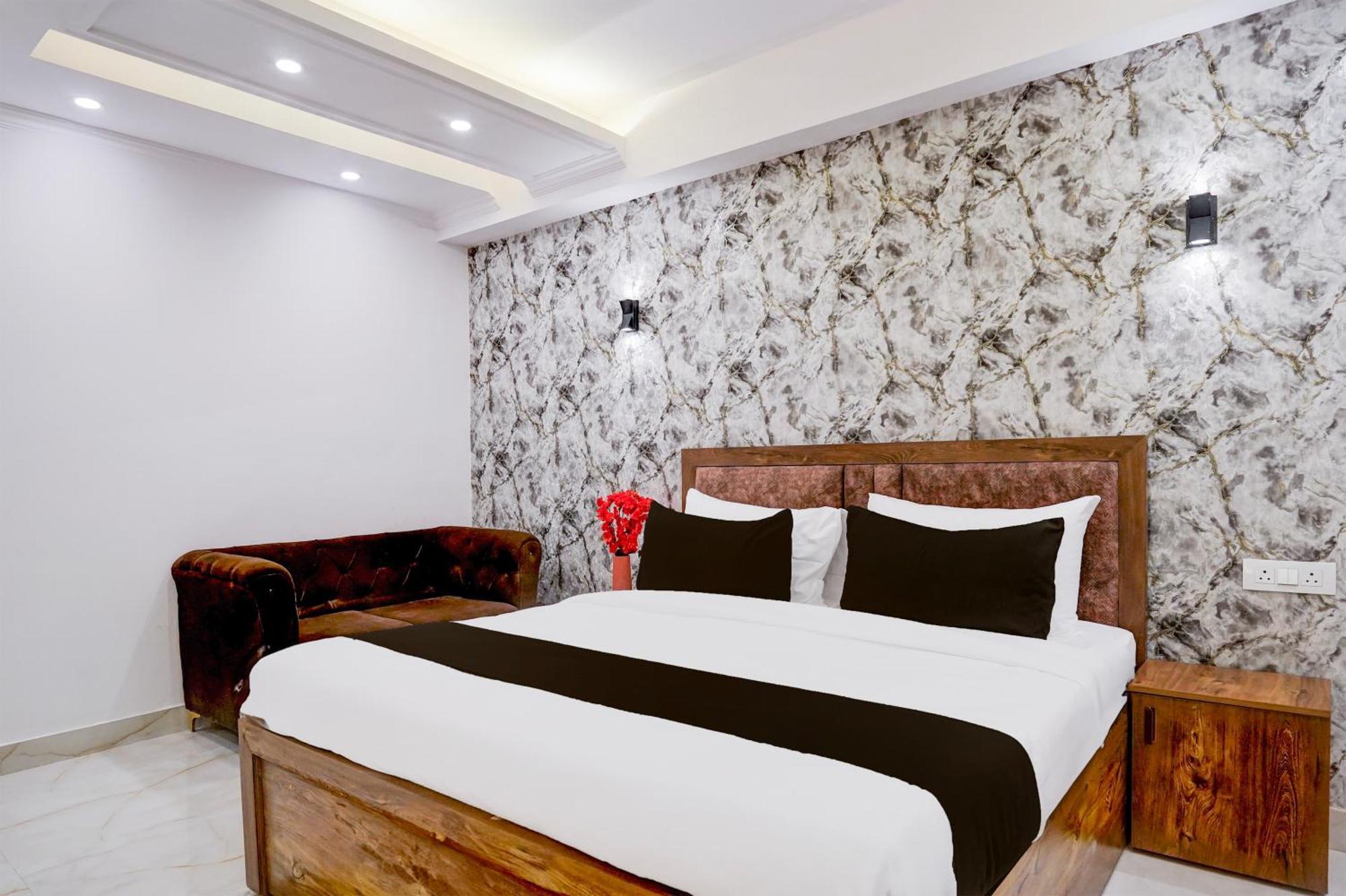 Townhouse Hotel Grand Emporio By Sbg Near Vaishali Metro Station Ghaziabad Zewnętrze zdjęcie