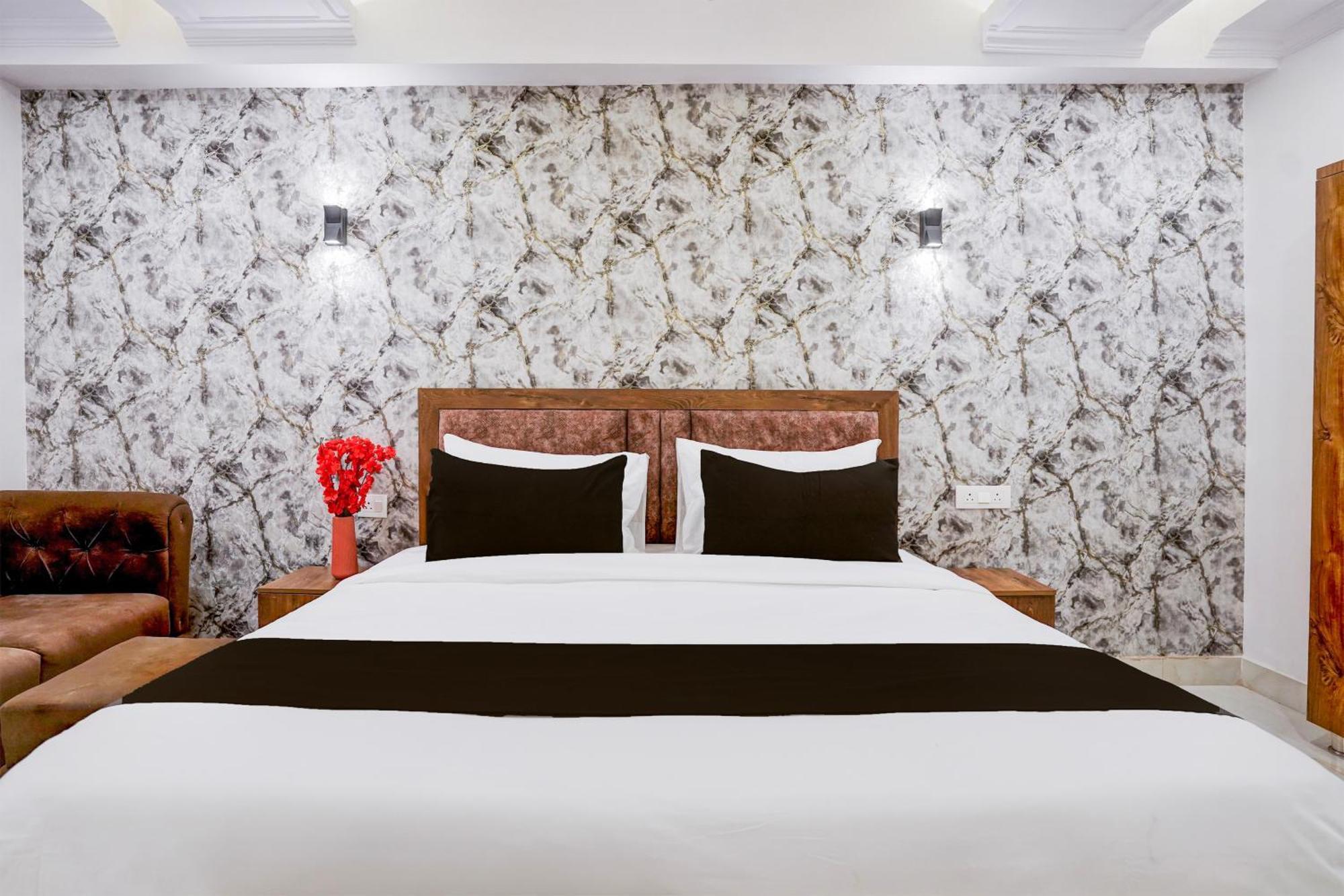 Townhouse Hotel Grand Emporio By Sbg Near Vaishali Metro Station Ghaziabad Zewnętrze zdjęcie
