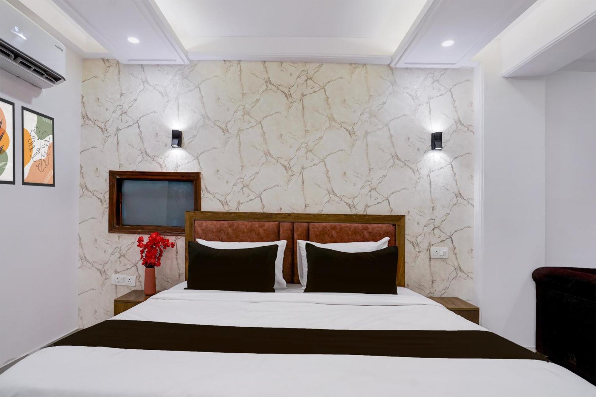 Townhouse Hotel Grand Emporio By Sbg Near Vaishali Metro Station Ghaziabad Zewnętrze zdjęcie