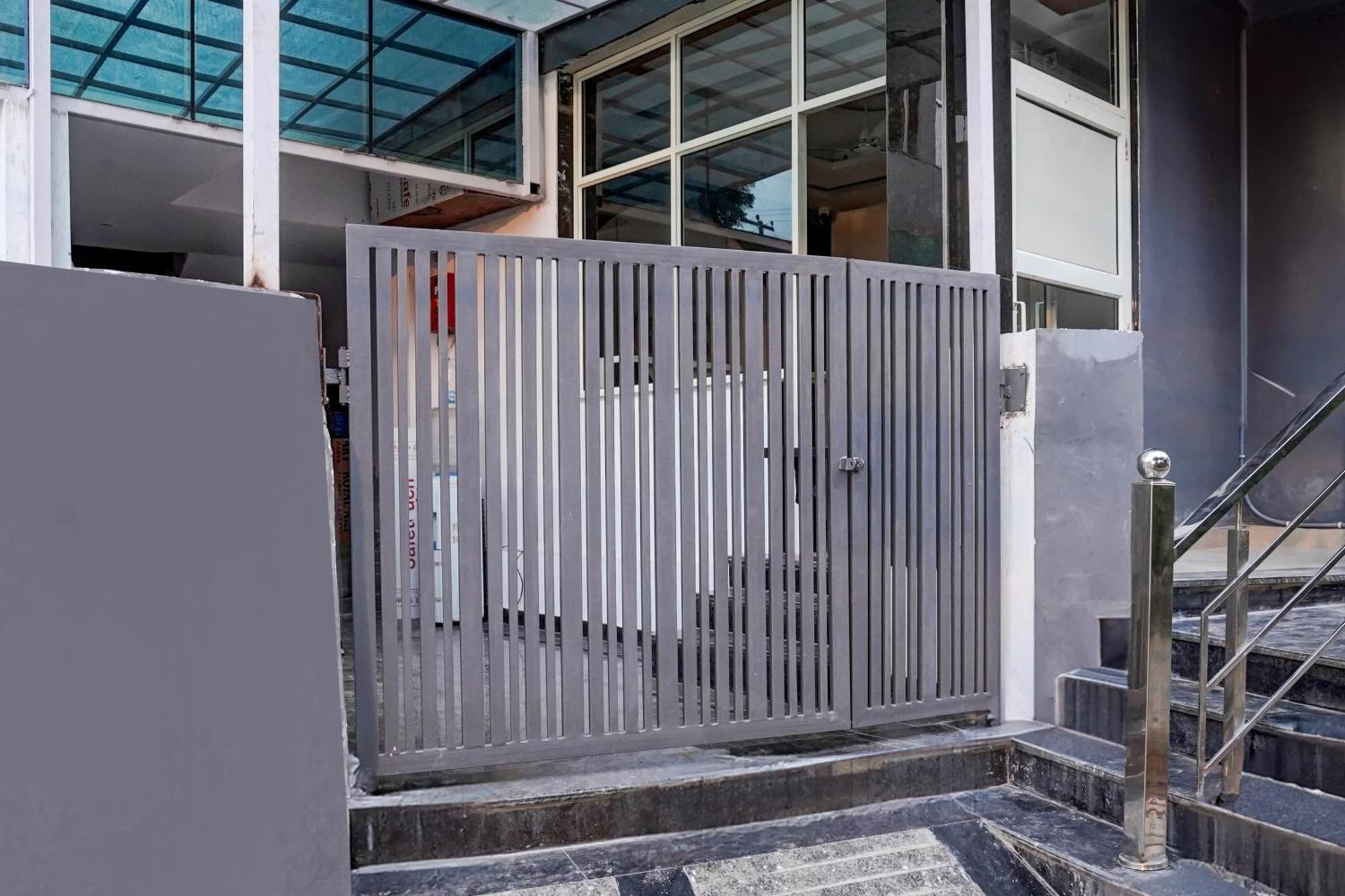 Townhouse Hotel Grand Emporio By Sbg Near Vaishali Metro Station Ghaziabad Zewnętrze zdjęcie