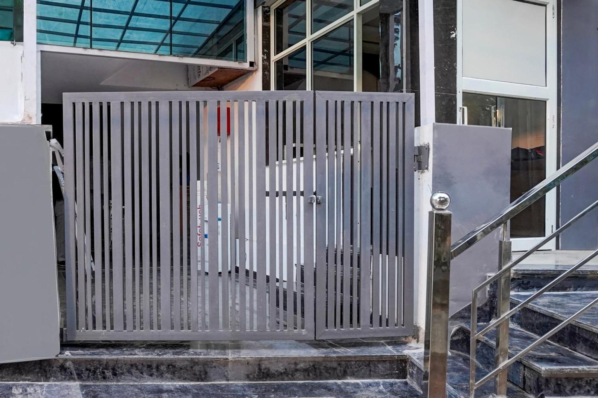 Townhouse Hotel Grand Emporio By Sbg Near Vaishali Metro Station Ghaziabad Zewnętrze zdjęcie